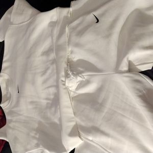 white nike jogging suits
